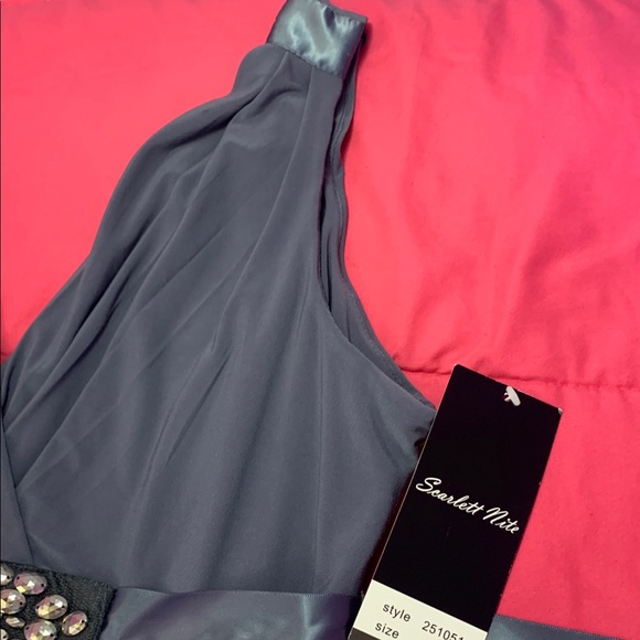 Dress - Picture 3 of 4